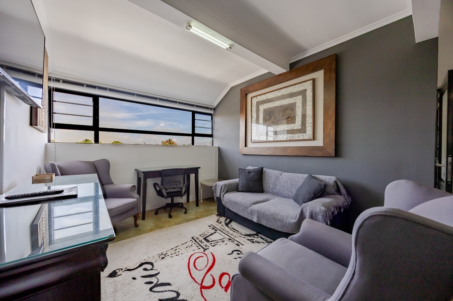 6 Bedroom Property for Sale in Flamingo Vlei Western Cape